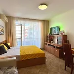 Bratanov Plaza Апартамент *