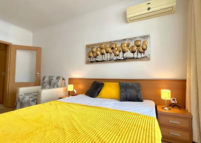 Bratanov Plaza Apartamento *